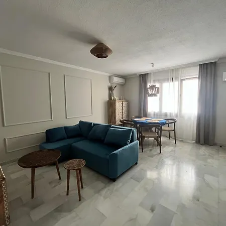 De Julia Apartment *